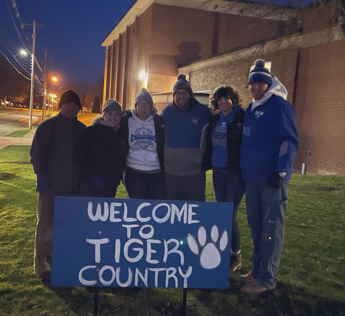 tgib3's tweet photo. It’s Game Day!!! Let’s go Tigers!! 🏈🐅🏈 @Sllunn1983 @RKLunn1 @cain_kari5 https://t.co/eAMIEhuMTD