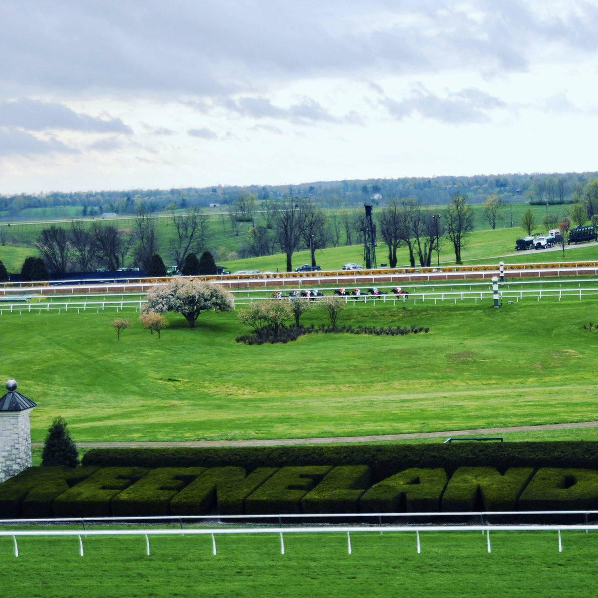 EJXD2's tweet photo. Good morning! 1 day until @keenelandracing, 1 month until the @KentuckyDerby #SpringInKY https://t.co/BIRy4090TU