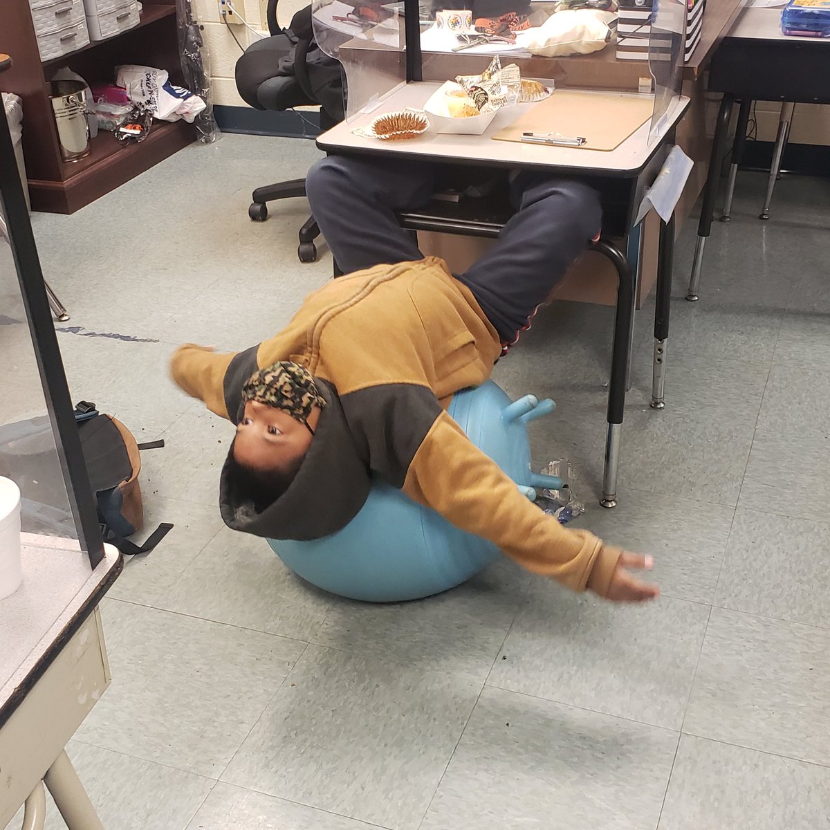 bmtedder1's tweet photo. When you have an #aprilfools #flashflood drill and your third graders really believe the principal 🤣🤣 They had to be creative with the flexible seating! @AmeliaElem #ACESsurfsup @cumminsjm @ACES_AP @MadisonLantz7 https://t.co/75Fs76BvIC