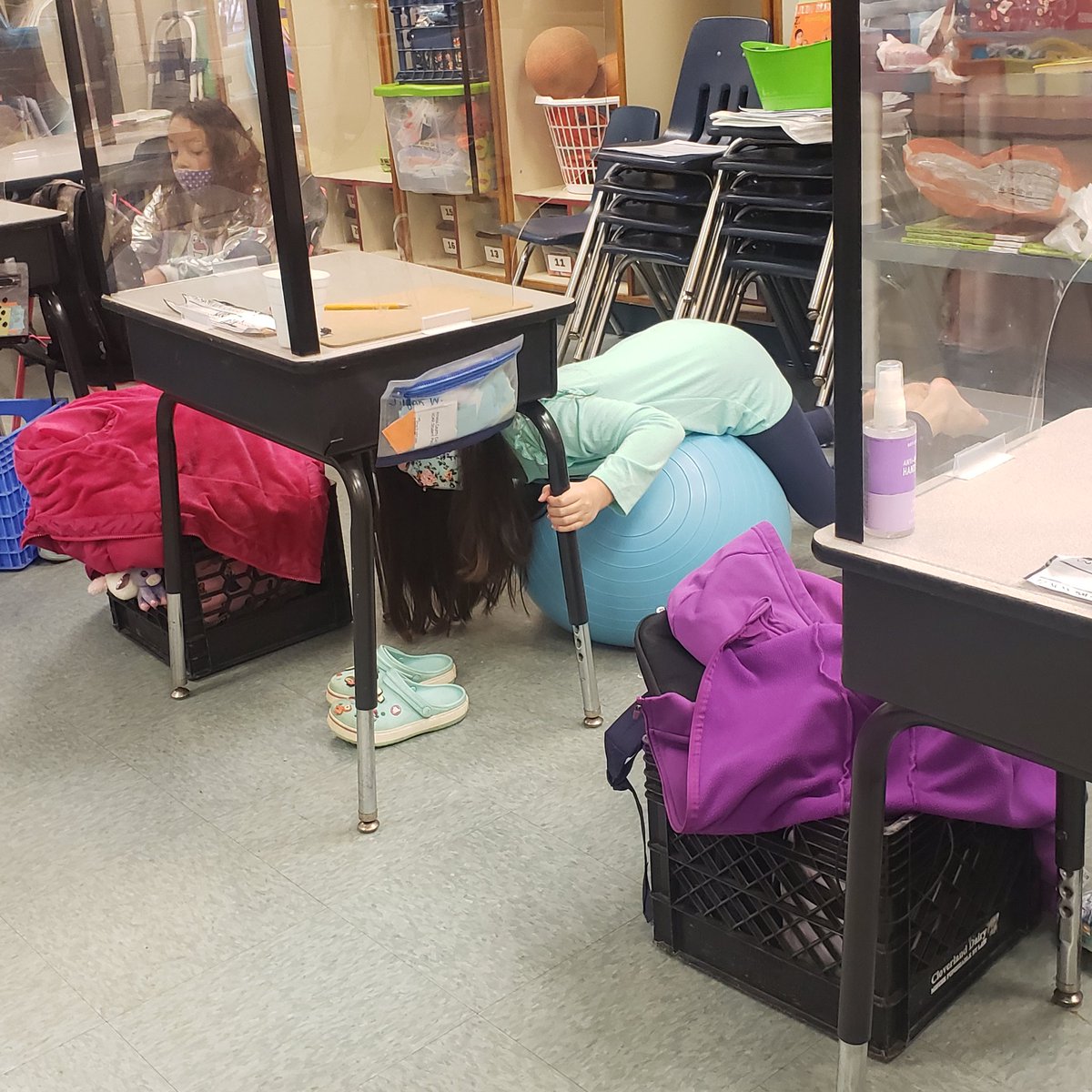 bmtedder1's tweet photo. When you have an #aprilfools #flashflood drill and your third graders really believe the principal 🤣🤣 They had to be creative with the flexible seating! @AmeliaElem #ACESsurfsup @cumminsjm @ACES_AP @MadisonLantz7 https://t.co/75Fs76BvIC