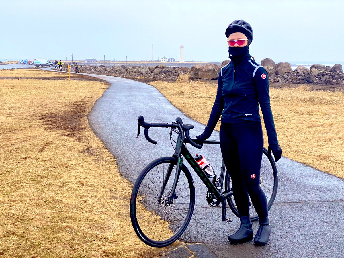 „Ég hef aldrei séð hjólakappa í pásu” sagði lítill strákur sem hjólaði fram hjá mér þegar ég var að taka þessa mynd.
🔥BURNED í fyrstu hjólaferðinni...