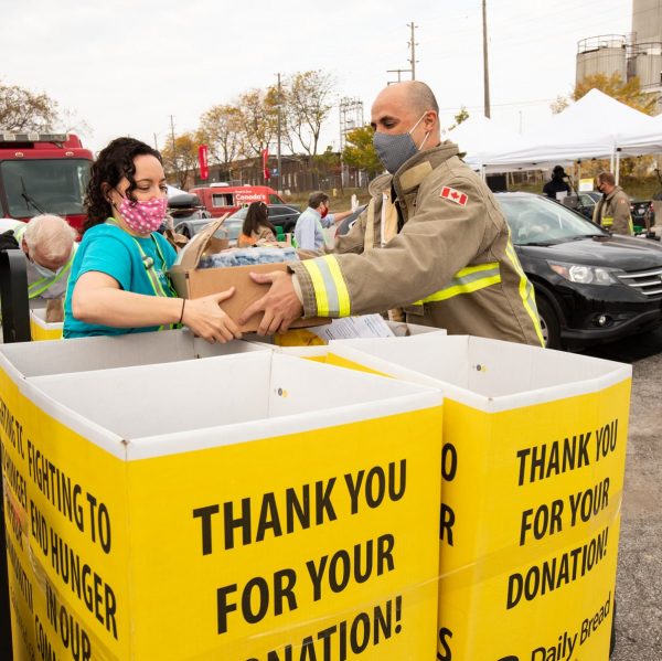 JaneBrownNews's tweet photo. "There are many ways to help people struggling with food insecurity during the pandemic this coming long weekend," says @DailyBreadTO CEO @NCHetherington. #SpringFoodDrive #HelpingOthers #TorontoLife #COVID19Toronto @fightbacklibby
https://t.co/BNBSohQd8N https://t.co/pNxdJiaScs