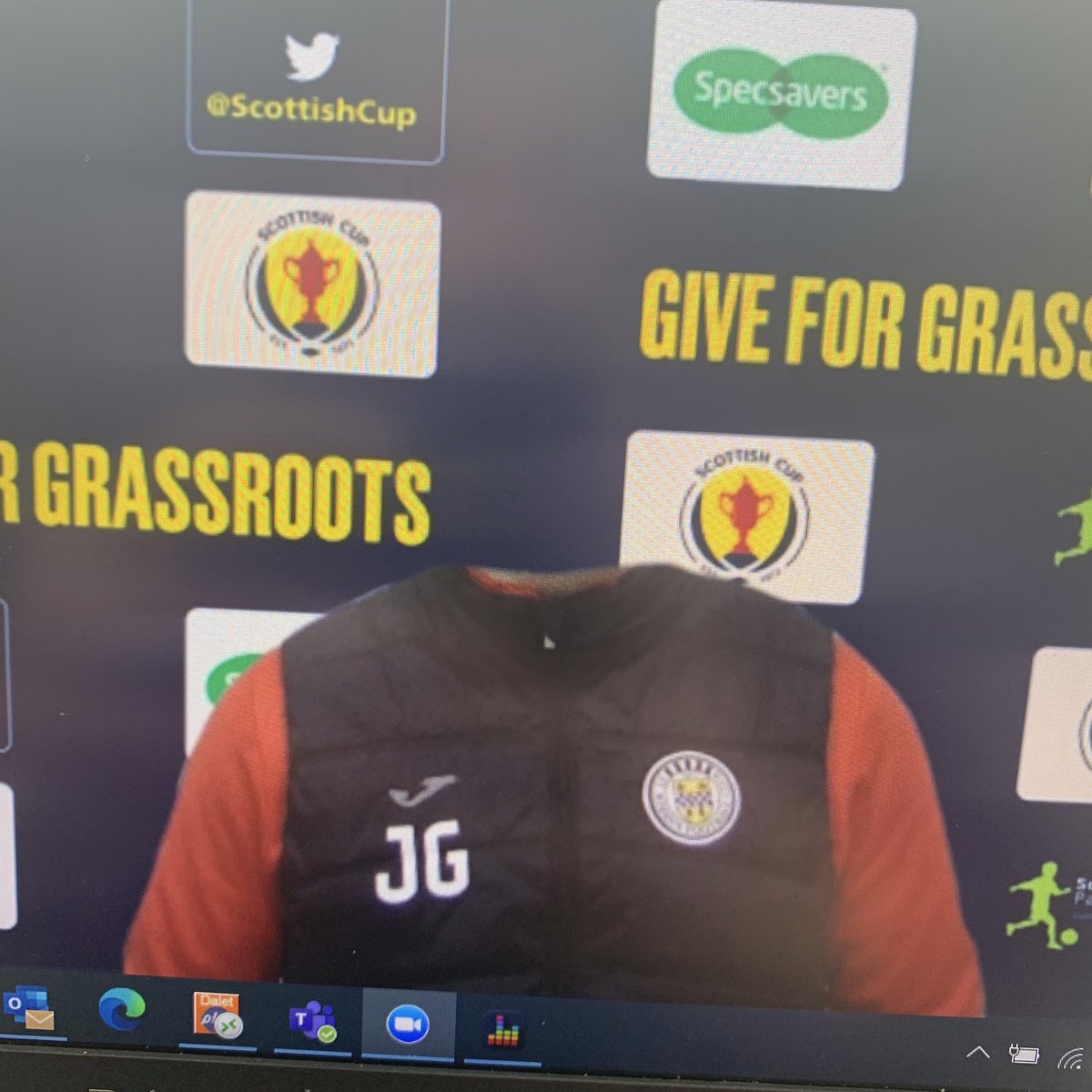 AndrewMaclean_'s tweet photo. A green screen malfunction on the St Mirren zoom press conference means we’re interviewing a headless Jim Goodwin 😂 https://t.co/a6A76MFF5P