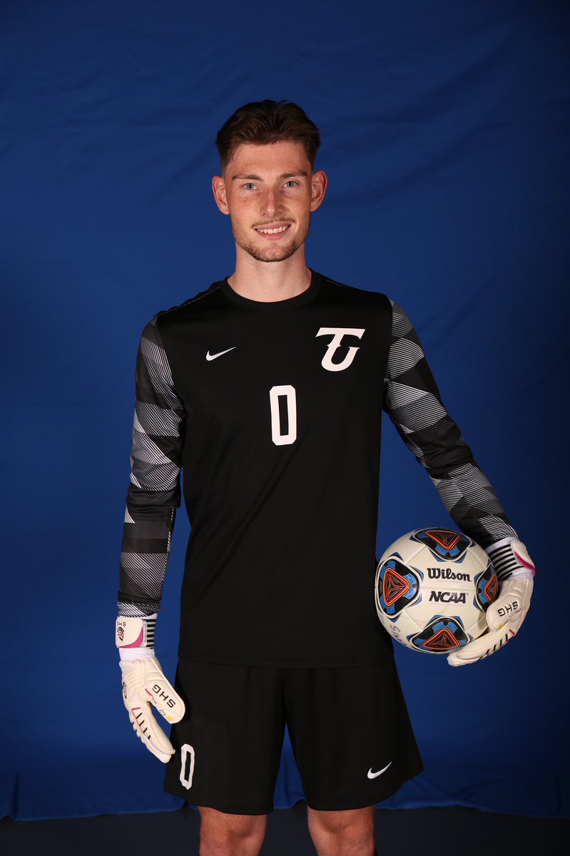 DeclanLehmann's tweet photo. April 1st, a special date too me. 5 years cancer free now and officially cured and signed off🙏 Now to be playing my football in America @TuMensSoccer, never let anything stop you chasing your dreams❤️ https://t.co/rZAdjJaRRe