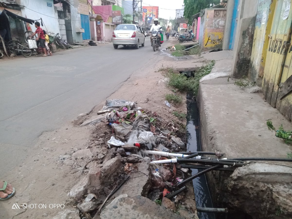 ପୁରୀ ପୌରପାଳିକା ଅନ୍ତର୍ଗତ ୨୯ ନଂ ୱାର୍ଡ ଅନ୍ତର୍ଗତ ନବକଳେବର ରୋଡ ଷଣ୍ଢ ଛକ ପରେ ପାଣି ପାଇପ ଫାଟି ପାଣି ଅନବରତ ଭାସୁଛି। ଦୟାକରି ଏହାକୁ ମରାମତି କରିବାକୁ <a href="/eephpuri/">eephpuri</a> @Puriulbeo କୁ ଅନୁରୋଧ। <a href="/CMO_Odisha/">CMO Odisha</a> @Puri_Official <a href="/samarth_verma/">Samarth Verma</a> <a href="/OdishaWater/">Deptt. of Water Resources</a> <a href="/TeamATAofficial/">Team ATA Official</a> <a href="/SahiBhai/">Sahi bhai,puri odisha</a>