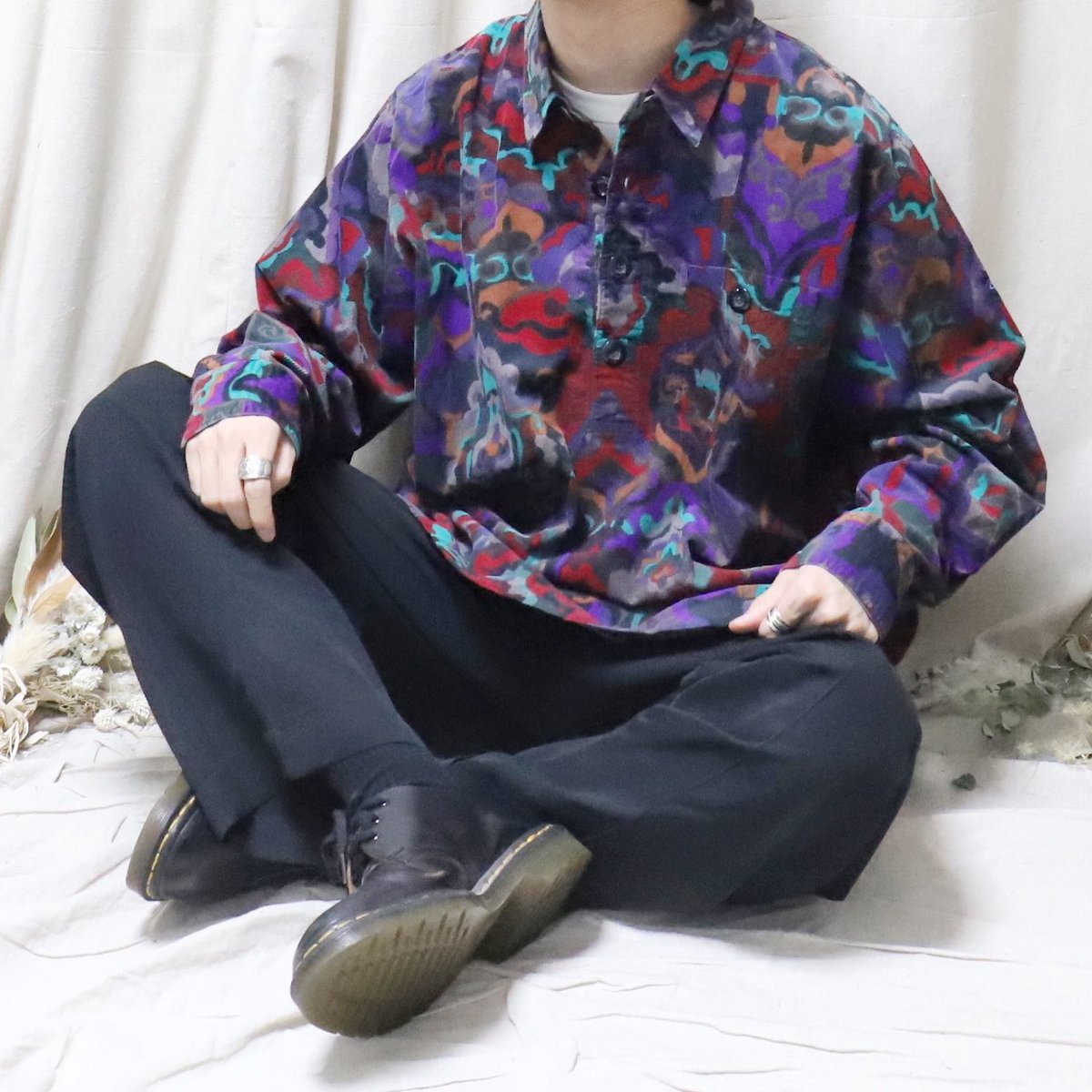liberteused's tweet photo. 4/3(土) 22:00から販売開始🔥🔥

☑︎"サイケデリックな柄のシャツ"

パープルを基調とした不思議な魅力を感じる1着。

ボタンは胸元までとなっておりプルオーバータイプのシャツとなっております。 https://t.co/3baYcHaP1g
