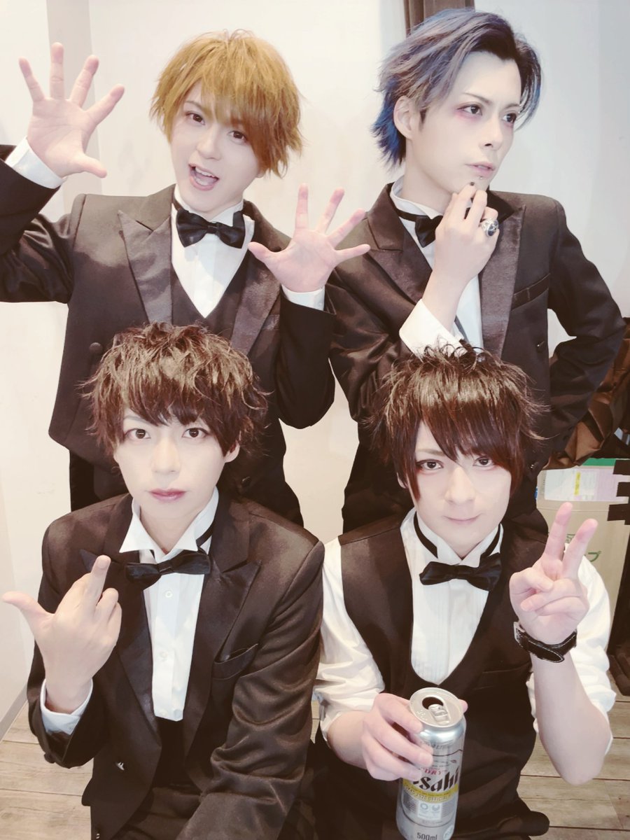 hero_izm's tweet photo. 『さ〜しの日（嘘）』の公演、来場してくださった人、配信をご視聴して下さった人！どうもありがとうございました！久しぶりのHERO有観客ライブ最高でした👏✨配信のアーカイブは本日より2週間ご購入、ご視聴可能です！このあとLIVE当日チェキ5枚セットの通販開始！
https://t.co/haBsQFYj6f https://t.co/EpVLSI63lj