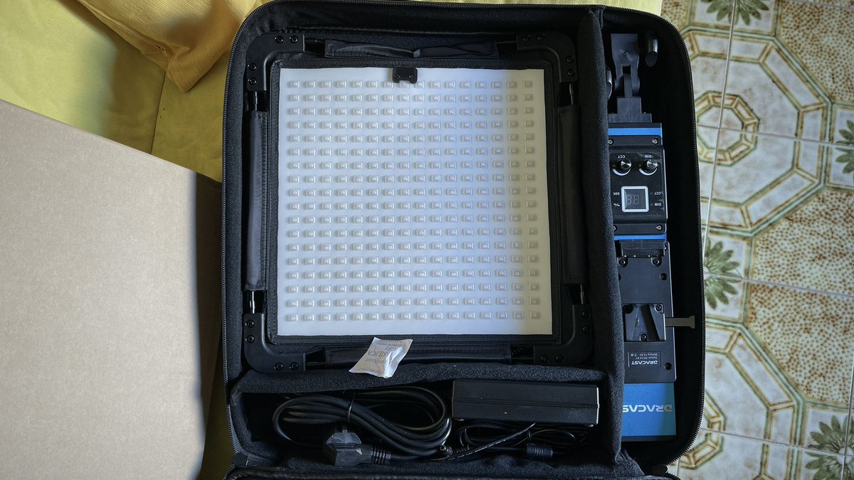 sigfreddy2000's tweet photo. Dracast Flexible led Pannel CRI 96+ #Ilovelight https://t.co/HU5CT5digj