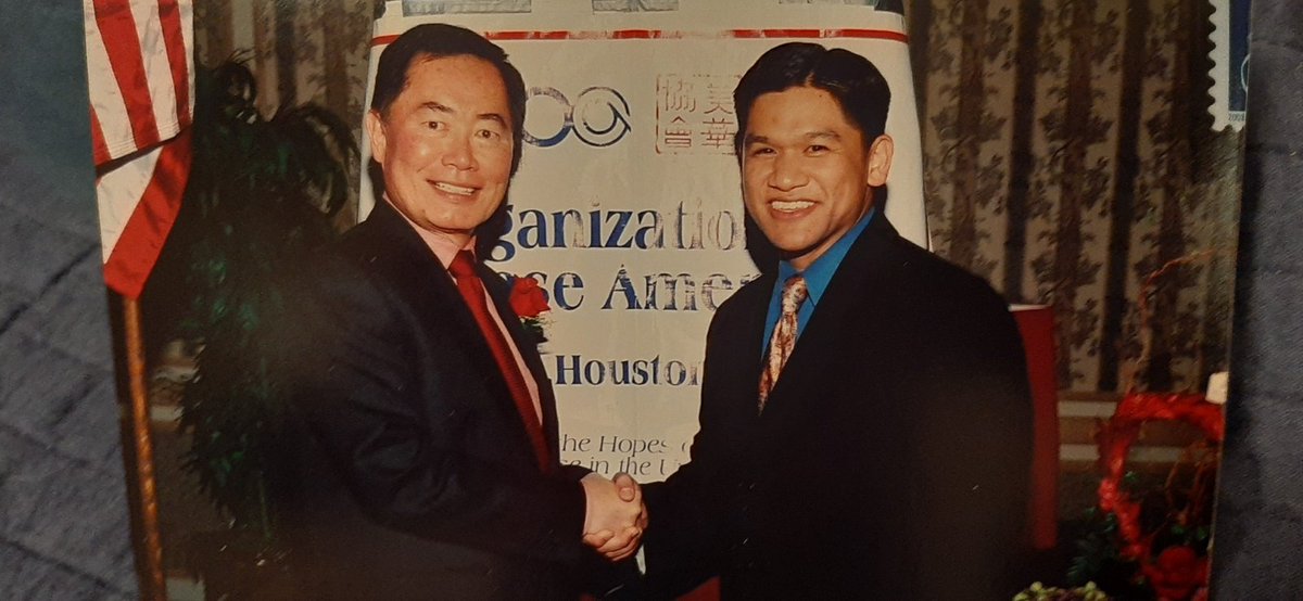 darrenclyn's tweet photo. @GeorgeTakei You are da bomb @GeorgeTakei 💣💥
You look just as fantastic as nearly 2 decades ago! (OCA Houston, TX - January 30, 2003) #sweatingtotheoldies
#fountainofyouth
#livelongandprosper https://t.co/YKTa6AcFqM
