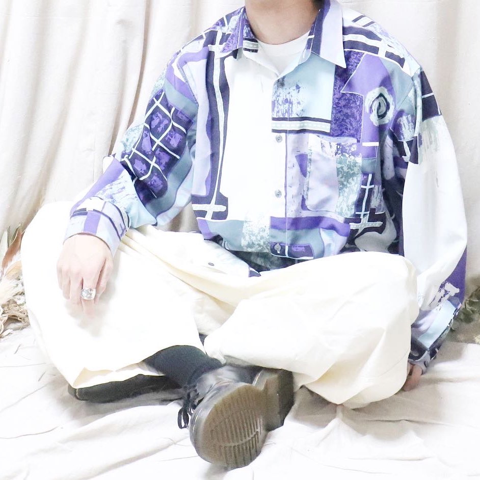 liberteused's tweet photo. 4/3(土) 22:00から販売開始🔥🔥

☑︎"爽やかなカラーの柄シャツ"

白パンツと合わせると涼しげのあるコーデになります◎

そして薄手で使いやすい素材感です！ https://t.co/xpFe2YpW39