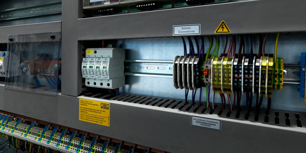 OBO_es's tweet photo. El Canal para #cuadro de OBO esta ranurado longitudinalmente para permitir una #instalación profesional en cualquier armario eléctrico, primario o secundario y mantenerlo ordenado https://t.co/2vmUeN7YjV y más de OBO https://t.co/EVW1QjlZJN #Bettermann #Buildingconnections https://t.co/KA5PcRsjvY