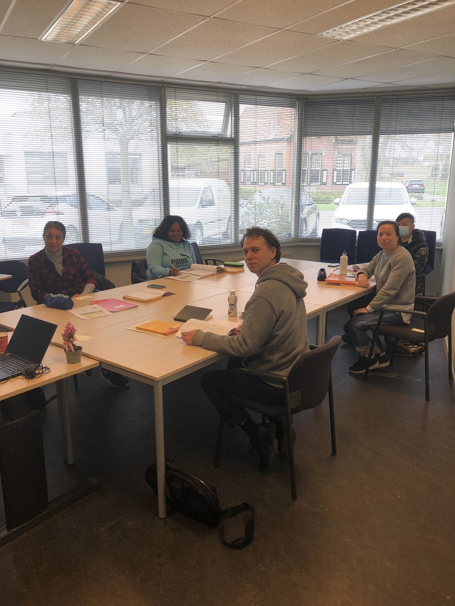 Na maanden van online lesgeven heeft het <a href="/Alfacollege/">Alfa-college</a> binnen het gebouw van #Novatec, het sociaal Werkbedrijf van <a href="/GemWkwartier/">Gemeente Westerkwartier</a> de lessen educatie en inburgering weer ‘live’ gestart. Blij mee #optimisme #inburgering #educatie