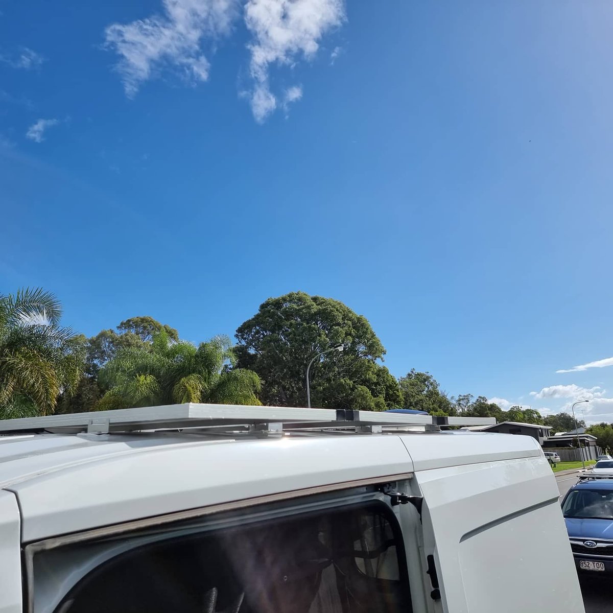 pickledbeards's tweet image. Solar update. 3 x 350 watt panels on the roof with an option for a 350 solar blanket. That's a total of 1400 watts of solar with 2 solar controllers so I can add more later. Right now there is a 200ah lithium ion battery
.
.
#solar #solarsystem #vansolar #vanbuild #solarpanels