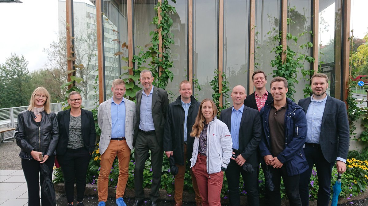 Nu är saknaden stor efter mer normala tider på @JohannebergSP! På bilden är vi samlade år 2019 för studiebesök på <a href="/riksbyggen/">Riksbyggen</a> Brf Viva för projektet <a href="/IRISsmartcities/">IRIS Smart Cities</a>  med kollegor från Vasa i Finland!