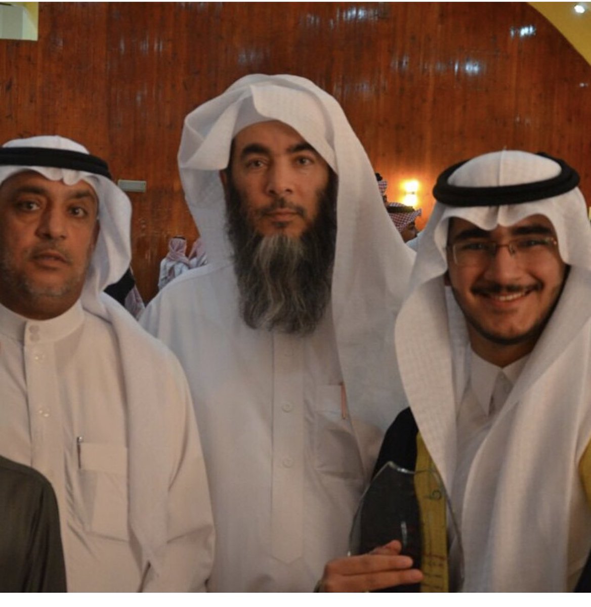 AzezAladsane's tweet photo. الحمد لله من قبل ومن بعد على ان أتم علينا هذا التخرج ، والفضل من بعد الله لوالدي رحمه الله و والدتي فهما كانا السند وقت الشدة، ولم يقصروا يوما في دعمي لتحقيق هذا الحلم كما اشكر اخواني و أصدقائي وزملائي. و أسأل الله ان يعينني على خدمة الدين والوطن ❤️

#حفل_تخرج_الدفعة_42_KFU https://t.co/tQCihob0R4