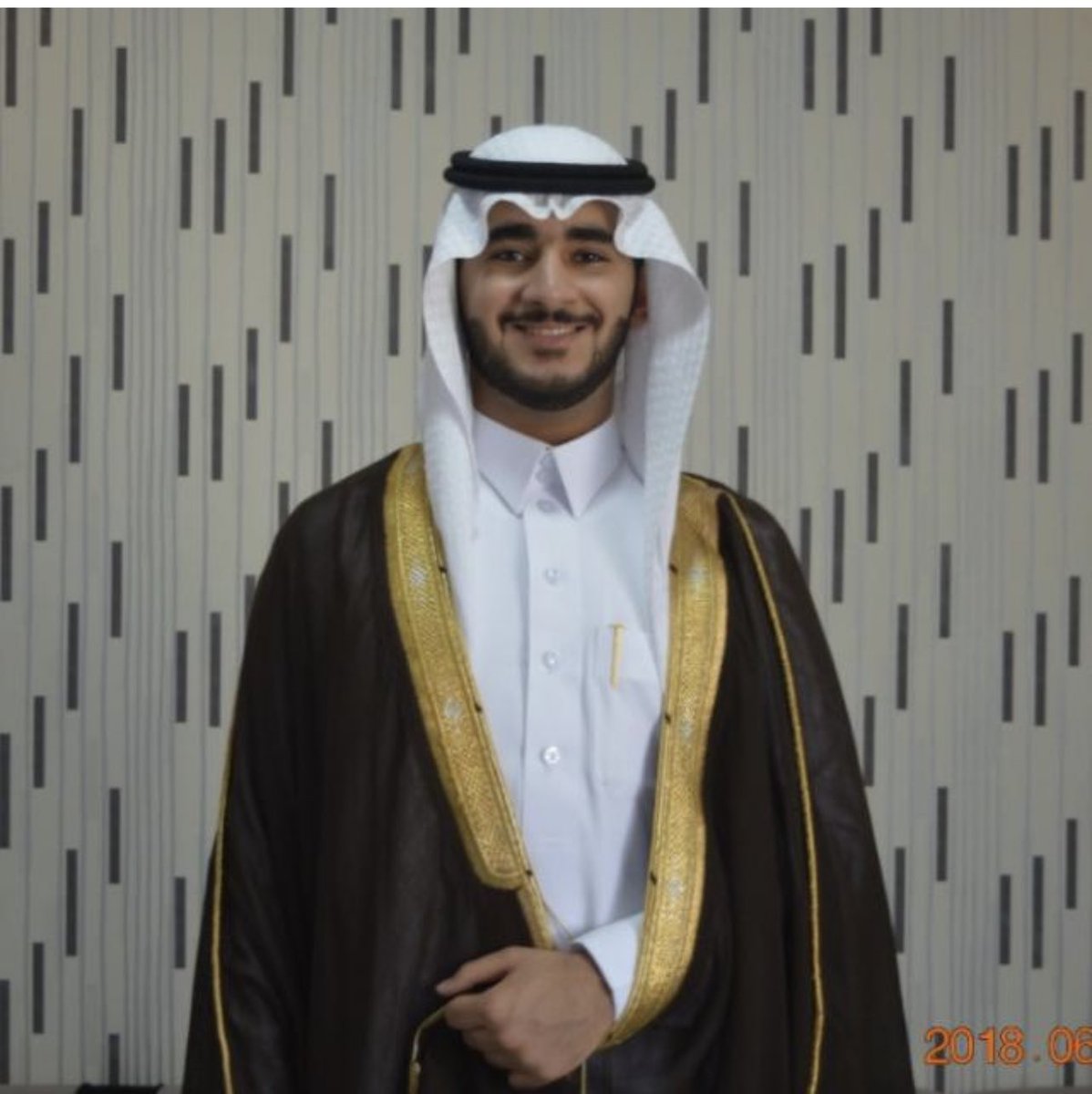 AzezAladsane's tweet photo. الحمد لله من قبل ومن بعد على ان أتم علينا هذا التخرج ، والفضل من بعد الله لوالدي رحمه الله و والدتي فهما كانا السند وقت الشدة، ولم يقصروا يوما في دعمي لتحقيق هذا الحلم كما اشكر اخواني و أصدقائي وزملائي. و أسأل الله ان يعينني على خدمة الدين والوطن ❤️

#حفل_تخرج_الدفعة_42_KFU https://t.co/tQCihob0R4