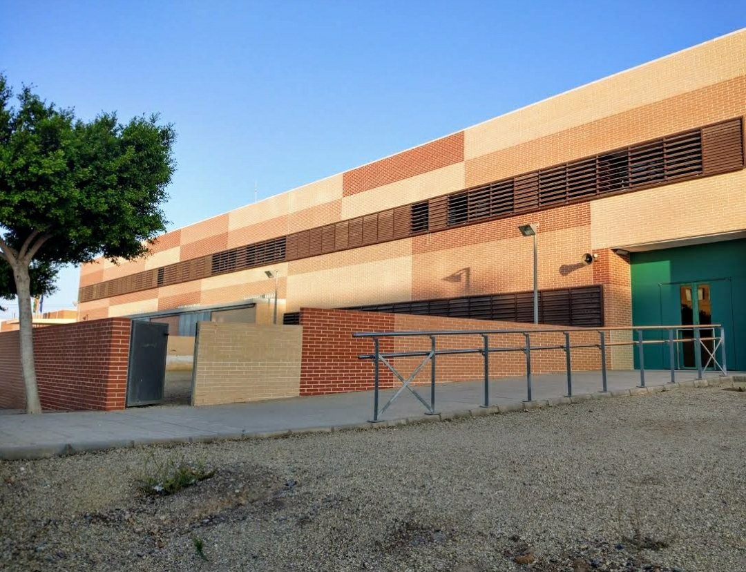 IUVICAR's tweet photo. ✔️Hemos pedido mejoras en el entorno del CEIP José Saramago:
➡️ Reparación de la calzada
➡️ Delimitación de aparcamientos
➡️ Señalización de las calles
➡️ Mejorar la iluminación https://t.co/w4aa7bKQSB