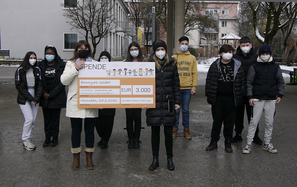 salesfactory42's tweet photo. Auch wir folgen dem 1-1-1 Modell von @Salesforce. In diesem Rahmen freuen wir uns, dem Förderverein der Mittelschule Führichstraße eine Spende zukommen zu lassen. Nach dem Geschenkeregen möchten wir weiterhin die Schüler unterstützen. More to come! #gutestun #sozialengagieren https://t.co/xQr6y13OhC