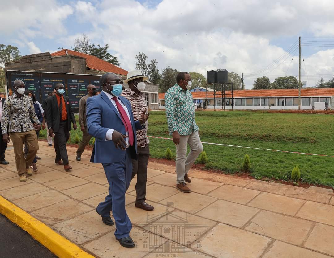 Emoofm On Twitter Update President Uhuru Kenyatta Raila Odinga Made An Impromptu Inspection Tour Of The Green Park Bus Terminus On Haile Selassie Avenue In Nairobi Https T Co 1uw455pm72