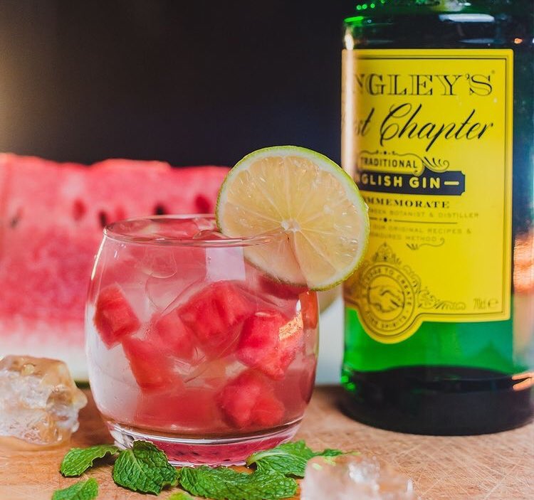 LangleysGin's tweet image. A refreshing drink with watermelon, lime, &amp;amp; Langley’s First Chapter gin. If you are in the mood of making one at home, you will need the following ingredients: 

Juice from ½ lime
A watermelon
200 ml tonic
Ice
40 ml of Langley’s First Chapter 
3 mint leaves 

#gin #langleys