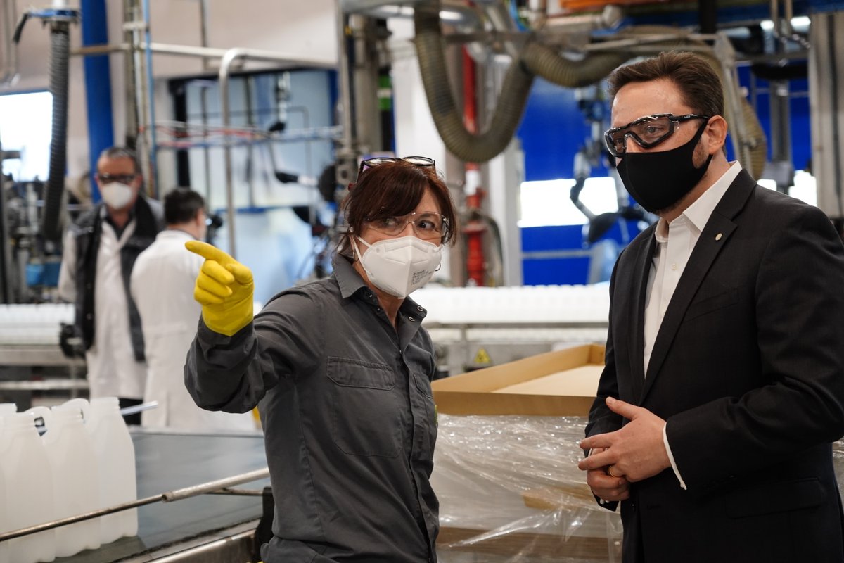 Bayer4CropsES's tweet photo. 📰 #ActualidadAGRO | 📈 Bayer ha impulsado la eficiencia energética, el I+D y la renovación de sus infraestructuras en Quart de Poblet gracias al aumento de su inversión en un 9%, superando los 65 millones de euros en 2020.
https://t.co/OFNfuyR6aP https://t.co/lp77KF4cqT