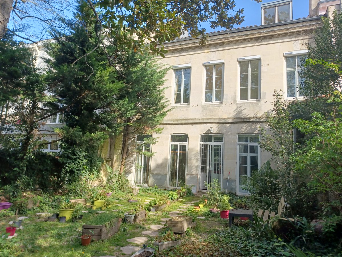 capsule1994's tweet photo. GROUPE MERCURE BORDEAUX
MAISON DE CARACTERE - BORDEAUX SAINT-GENES 🏡
➡️ Hôtel particulier, très lumineux, 430 m2 comprenant 10 pièces et 8 chambres. Garage. Jardin de 350 m2 . Travaux à prévoir et à adapter à l'usage de l'habitation. Activité libérale 
https://t.co/WJxtLec9m2 https://t.co/aCLhVFjnkb
