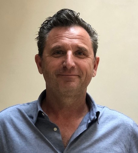 DaimlerBusesFR's tweet image. Frédéric Ramousse, Président d’Arbois Tourisme à la réception d’un Setra S 516 HDH. “Nous l’avons choisi pour ses qualités &amp;amp; le confort des passagers &amp;amp; des conducteurs : 52 sièges Voyage Ambassador, Wi-Fi, prises USB, 2 écrans, toilettes, toit panoramique” #Setra #ParoleDeClient