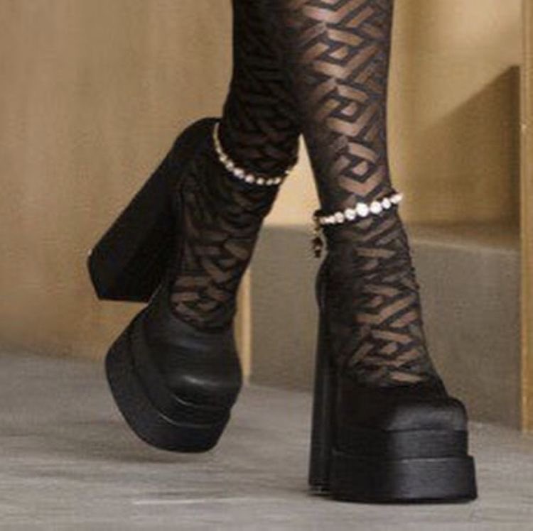 onIyest's tweet photo. and when I’ll be able to buy these type of shoes then what https://t.co/alWSAN0MLJ