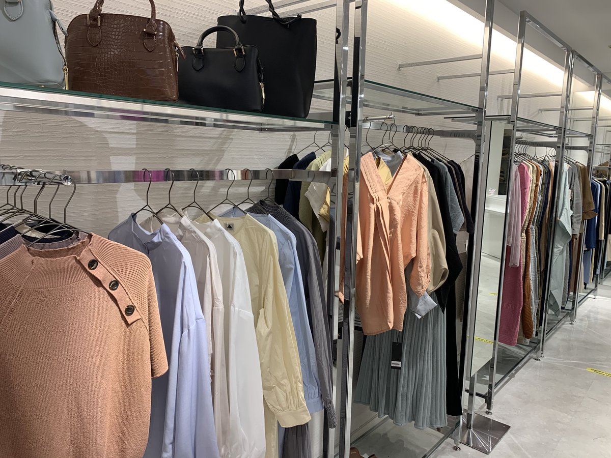 SHIBUYA109NET's tweet photo. 5階 ABITOKYO🌿

綺麗めカジュアルのアイテムが盛りだくさんの『ABITOKYO』が期間限定でオープン✨✨

今年の春夏アイテムは、ナチュラルで大人っぽいものも要チェックだね👒

4/20(火)までだよ💚💚💚 https://t.co/H8aq23qnMh
