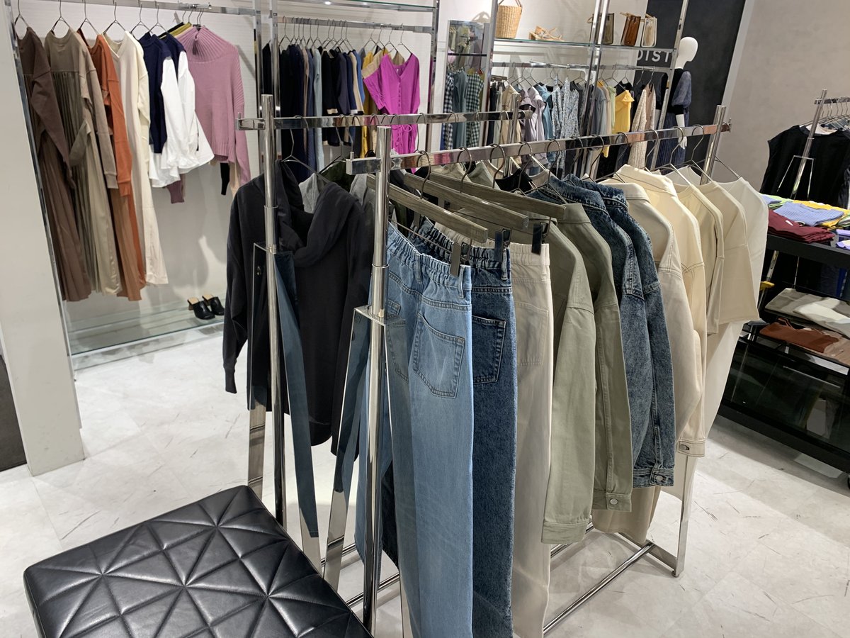 SHIBUYA109NET's tweet photo. 5階 ABITOKYO🌿

綺麗めカジュアルのアイテムが盛りだくさんの『ABITOKYO』が期間限定でオープン✨✨

今年の春夏アイテムは、ナチュラルで大人っぽいものも要チェックだね👒

4/20(火)までだよ💚💚💚 https://t.co/H8aq23qnMh