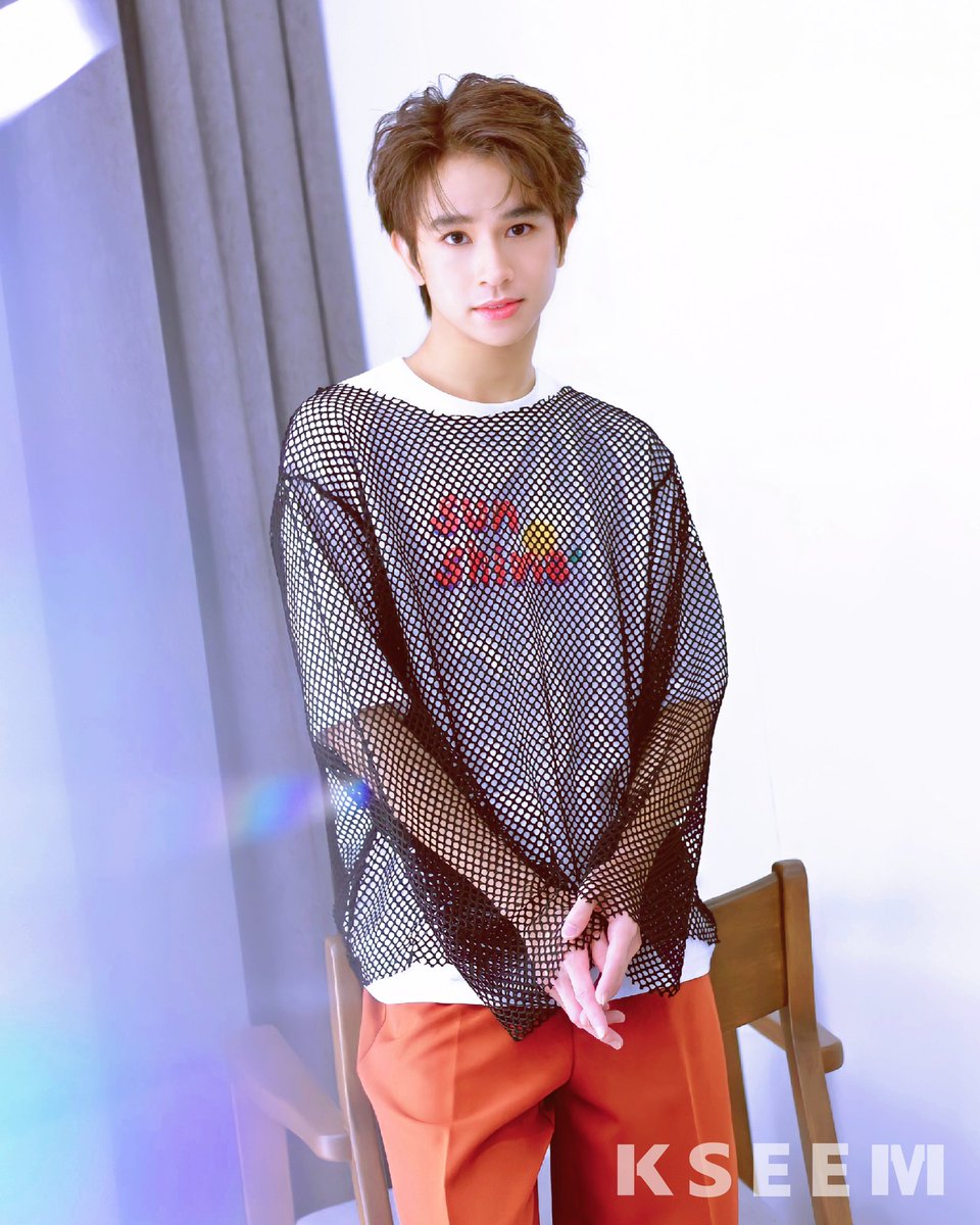 KseemOfficial's tweet photo. K SEE M — SUMMER Collection 
“SUNSHINE” ✨☀️

T-shirt — 490 THB

Order Now > https://t.co/Ro2xLkfO86

#KSEEMxFLUKE https://t.co/Nf3lXuCXk1