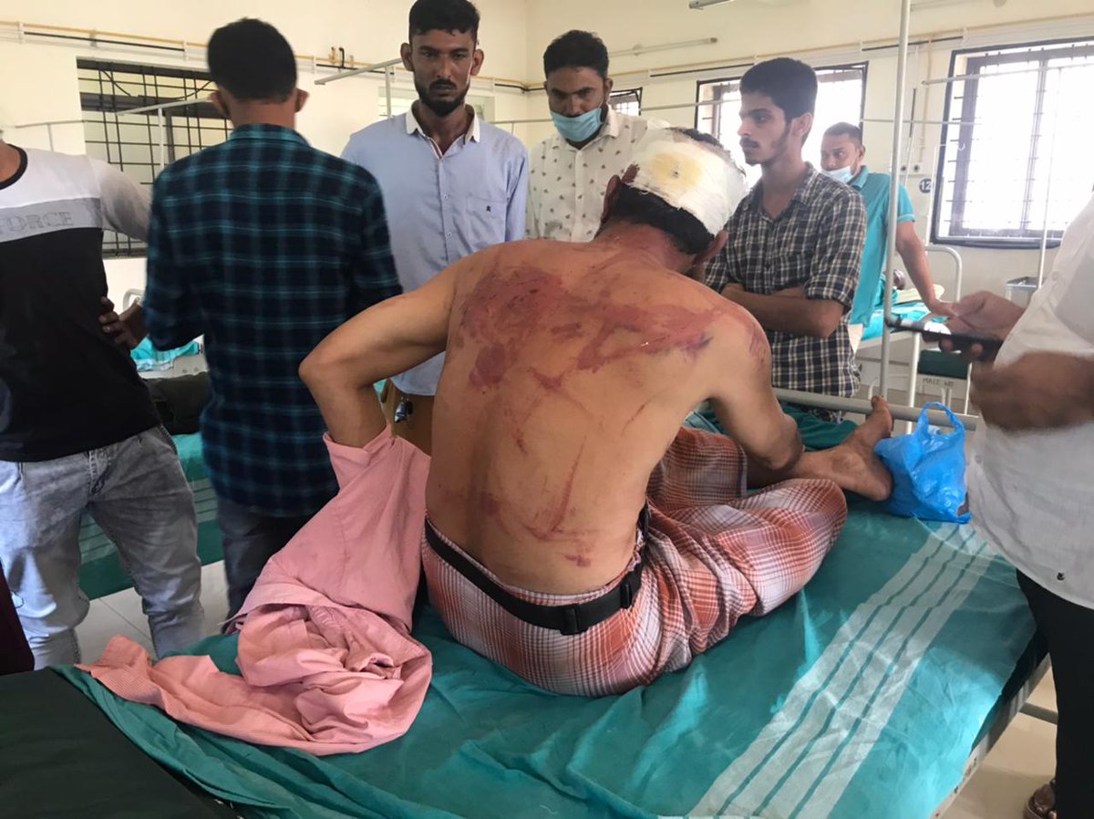 KeypadGuerilla's tweet photo. More than 30 hindutva activists assault 2 people Rahiman &amp; Mustafa alleging that they are cow smugglers at Belthangady, #Mangalore. Both the victims were travelling in their empty tempo when they were attacked with iron rods.They have sustained serious injuries. Five arrested. https://t.co/2zmRoLJxEF