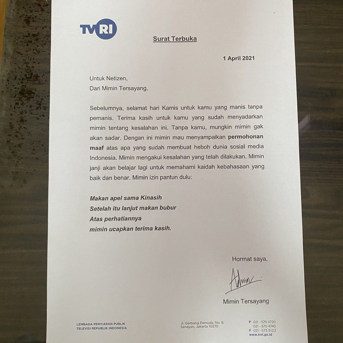 TVRINasional's tweet photo. Permohonan maaf mimin untuk semua #PemirsaTVRI 😊❤️

Terima kasih ya @RBTHIndonesia udah ngingetin mimin. Mimin jadi harus banyak belajar lagi.

-Mimin Tersayang❤️ https://t.co/qJd7ofLfM2