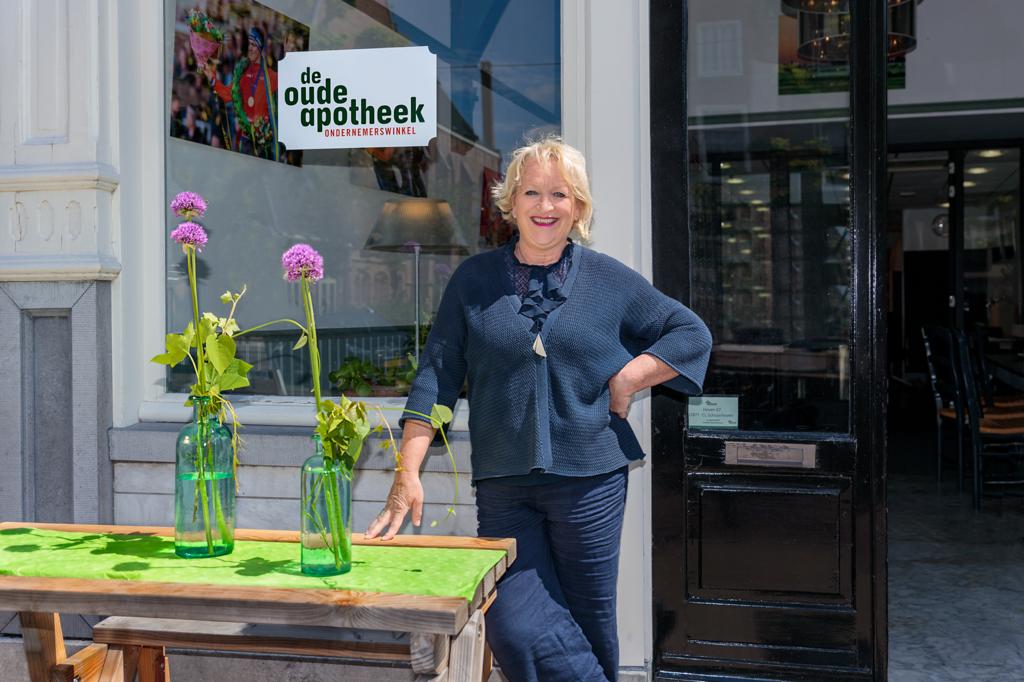 Vandaag is Lia Steeman 14 jaar ondernemer! Wij feliciteren u van harte en wensen u nog vele jaren toe! Op naar een mooi jubileum volgend jaar!