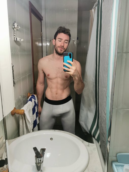 1 pic. Waking up every morning in front of the mirror #RT if you want to clean it with your mouth https://t