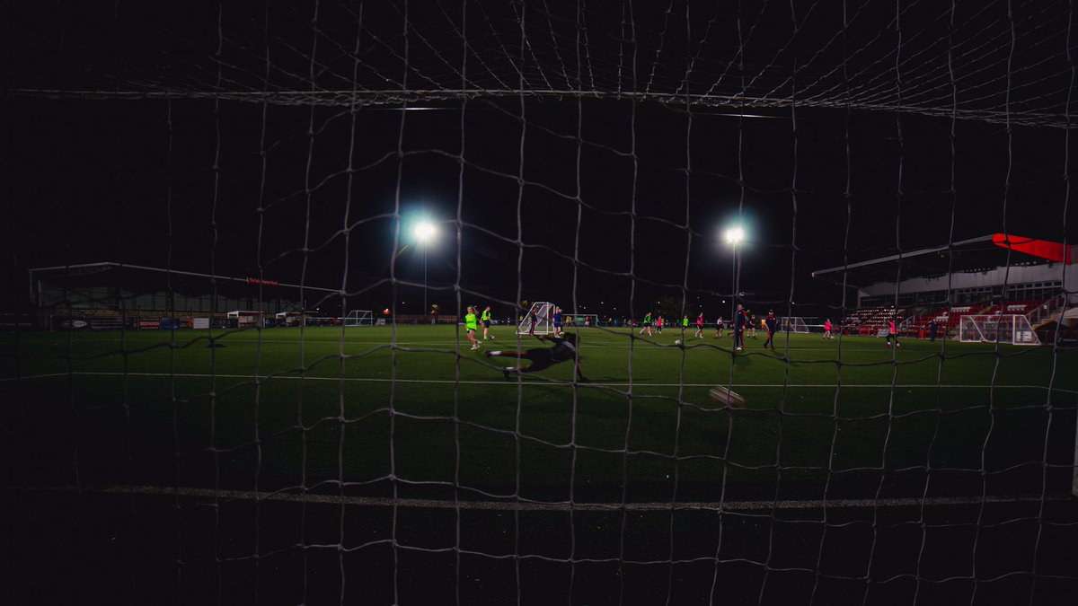 lewis_murphy15's tweet photo. Good to be back โฝ๏ธ๐ธ #HTLFC https://t.co/XLQiOXS9ft
