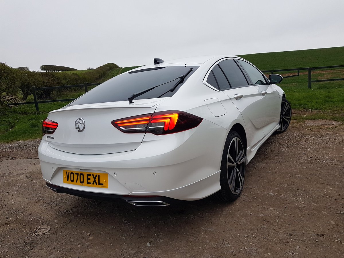 MttRbnsn's tweet photo. 2021 car No.16: @VauxhallPR #Insignia #SRi #VXLine #Nav. £33,525 OTR. Rivals: Superb, Passat, Mondeo, Camry, 508. First impression: Spot the differences on the modest facelift. https://t.co/0ESmnTjFvy
