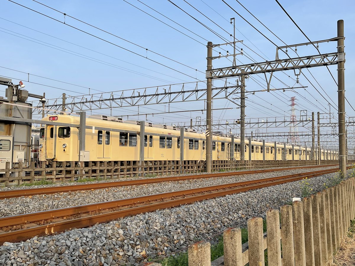 Rail_Channel's tweet photo. #352F と #8111F が洗浄線へ移動
#350型 #8000系 #南栗橋車両管区 https://t.co/Nlje34JT3X