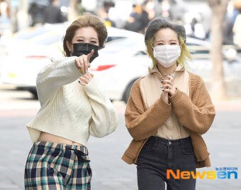 brasil_3ye's tweet photo. 🗞️ | News
Fotos tiradas das meninas no Mcountdown pela Newsen! (04/01/21)
#3YE #HAEUN #YURIM #YUJI #STALKER #StalkerToday @3ye_official #MCOUNTDOWN https://t.co/X9wxxh7B3C