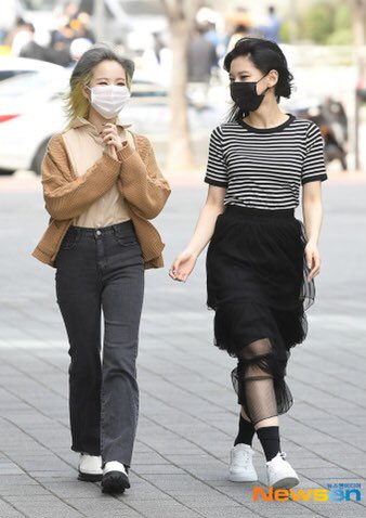 brasil_3ye's tweet photo. 🗞️ | News
Fotos tiradas das meninas no Mcountdown pela Newsen! (04/01/21)
#3YE #HAEUN #YURIM #YUJI #STALKER #StalkerToday @3ye_official #MCOUNTDOWN https://t.co/X9wxxh7B3C