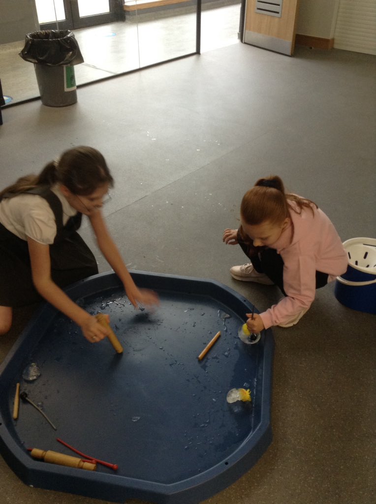 MrAllenOPSLCSC's tweet photo. Free the chicks ! These little scientists looked for the best ways to free the chicks from their frozen eggs! We tried wood, plastic beaters and hot water. We all agreed hot water was the way to go. @PrimaryOrchard @jennife94338778 https://t.co/YqMBA7eOT6