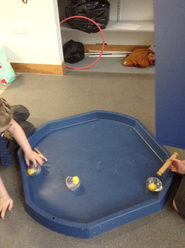 MrAllenOPSLCSC's tweet photo. Free the chicks ! These little scientists looked for the best ways to free the chicks from their frozen eggs! We tried wood, plastic beaters and hot water. We all agreed hot water was the way to go. @PrimaryOrchard @jennife94338778 https://t.co/YqMBA7eOT6