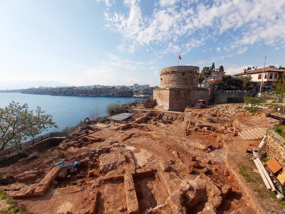 CallAntalya's tweet photo. Hıdırlık Kulesi yanındaki kazıların birinci yılı bitti..
#antalya'da #tarih gün yüzüne çıkıyor.. https://t.co/uUrCi8dE3A