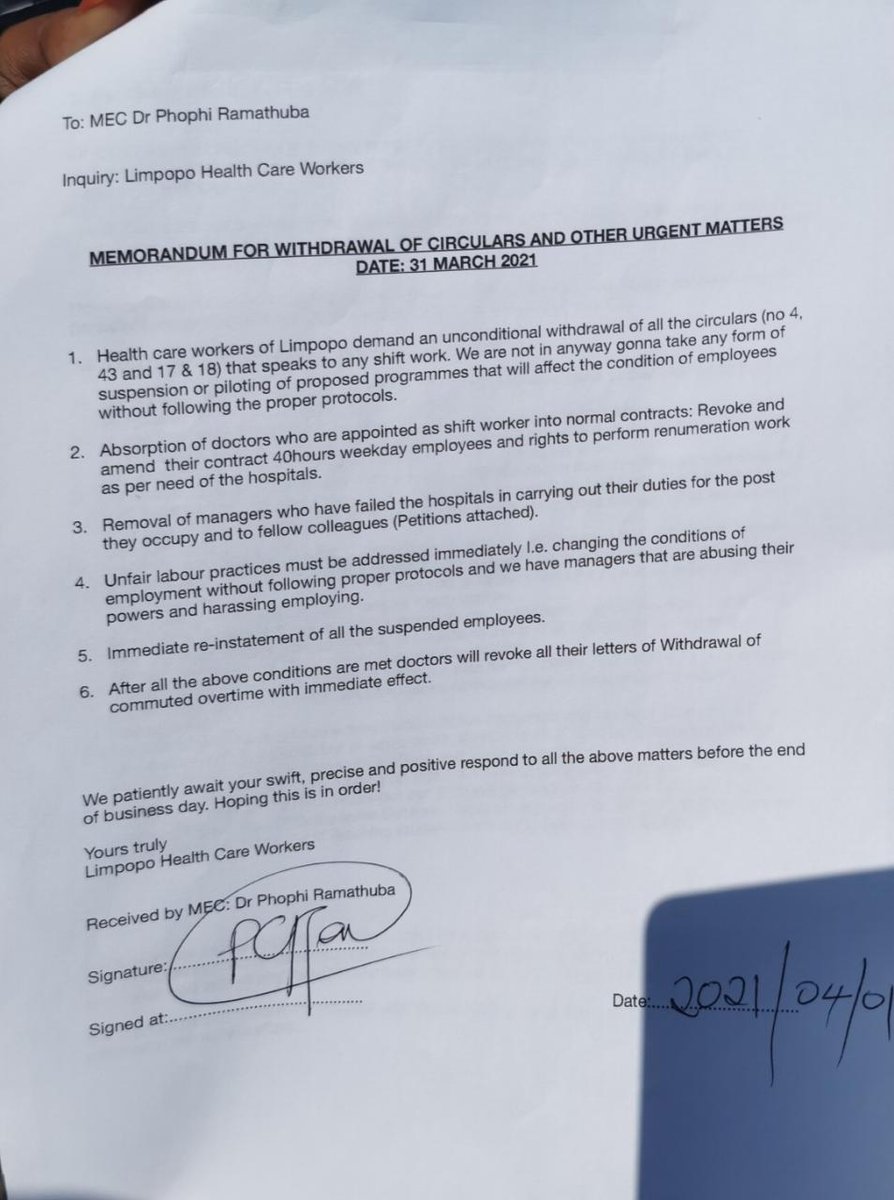 ReboneNemaunga1's tweet photo. Memorandum received. Now we wait. Yesterday she made us wait for her the whole day refusing to come. We came back today. βπΎ
#NoToShiftWork
#PatientsBeforePoliticians
#PhopiMustFall
#DomboMustFall
#MhlongoMustFall https://t.co/9kuEE68tMG
