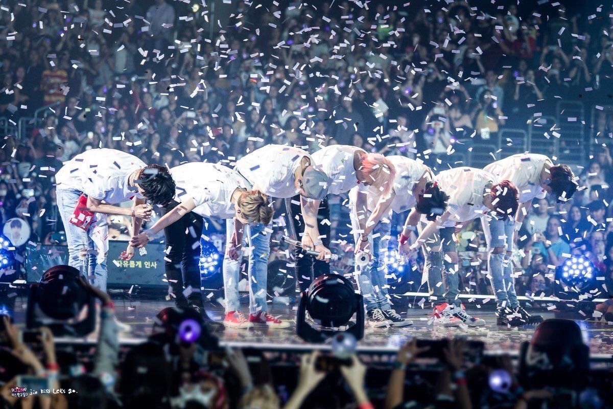 btsmani07's tweet photo. 보고픔이 쌓여 그리움이 되고  그리움이 짙어져 보고픔으로 되돌아오는구나
맘 속에만 담아도 넘치는 존재인데 
나는 오늘도 욕심을 내본다
진정 바라면 이루어진다고 했던가
너희들이 너무 보고싶다
아미밤 흔들면서 서로가 서로의 빛이 되는 순간을 꼭 보고싶다💜

#AlwaysWithBTS @BTS_twt https://t.co/XiJH172Ntc