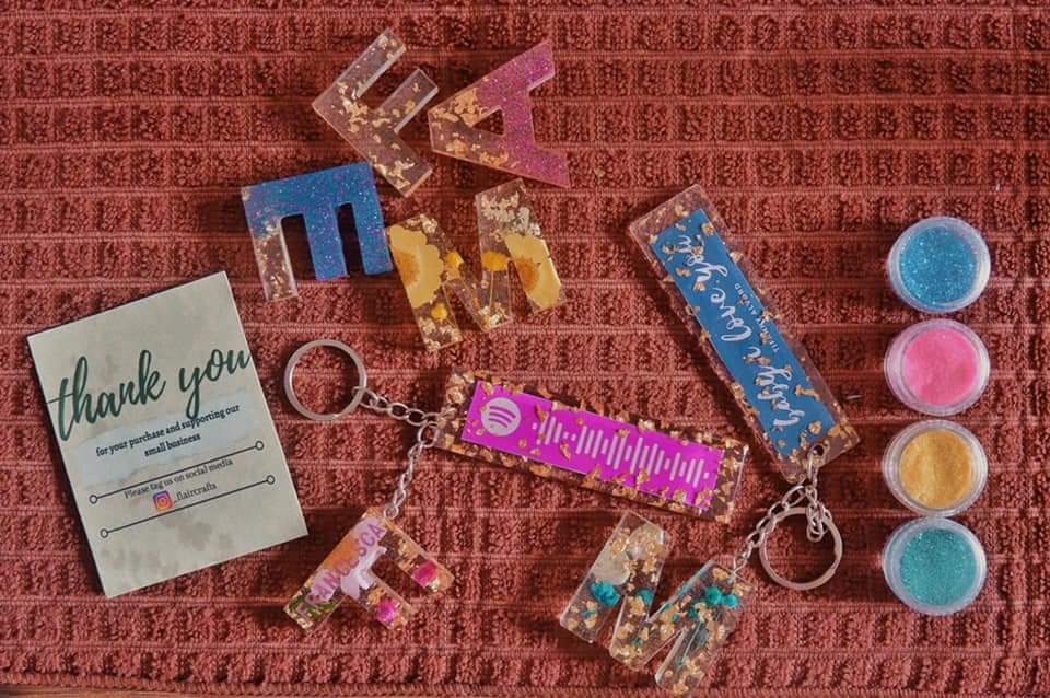 w_w_h_j_i_n's tweet image. 💜 initial keychain
💜 spotify code keychain 

#resin #resinart #initialkeychain #keychains #supportsmallbusinessph