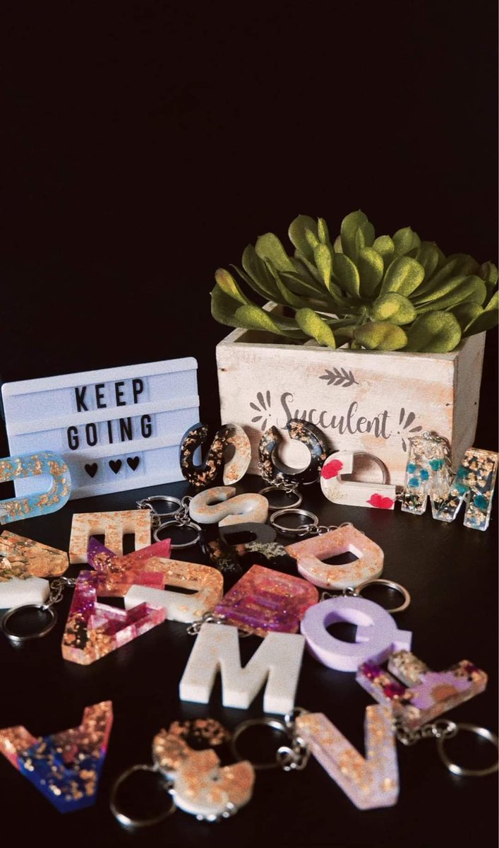 w_w_h_j_i_n's tweet image. 💜 initial keychain
💜 spotify code keychain 

#resin #resinart #initialkeychain #keychains #supportsmallbusinessph