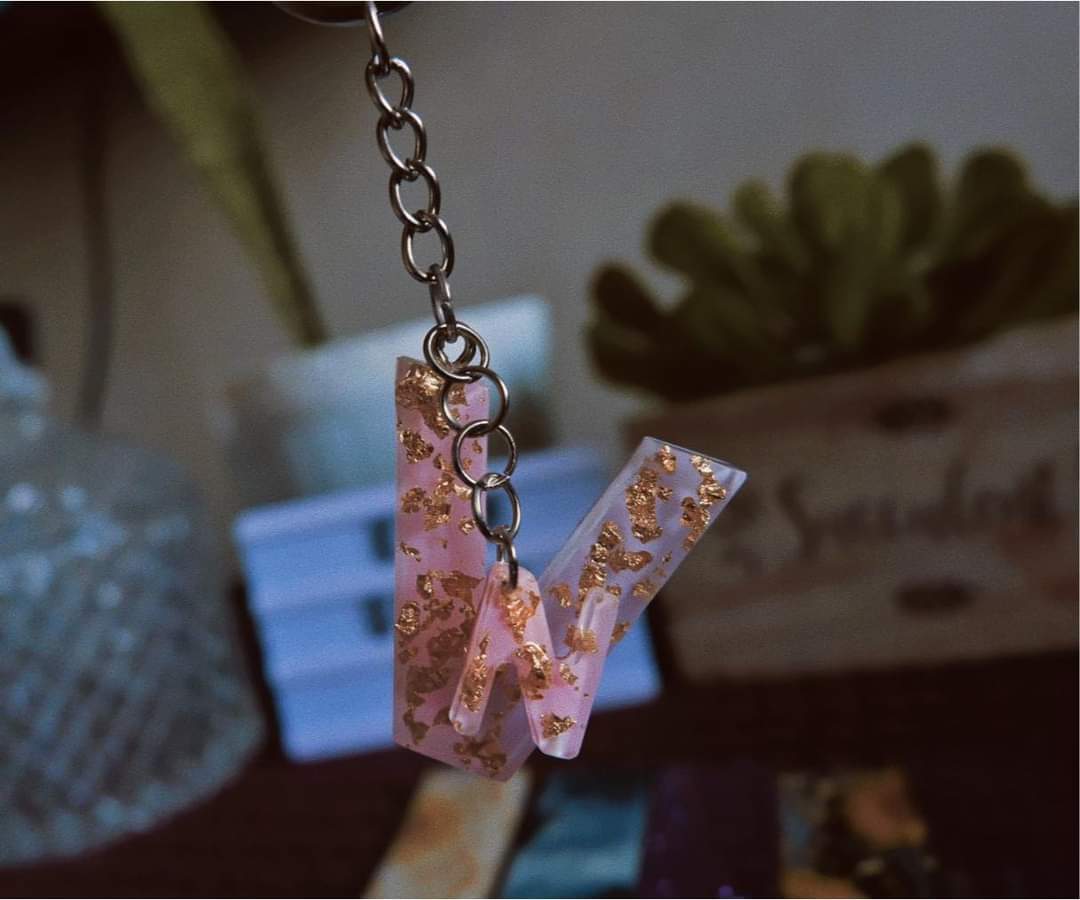 w_w_h_j_i_n's tweet image. 💜 initial keychain
💜 spotify code keychain 

#resin #resinart #initialkeychain #keychains #supportsmallbusinessph