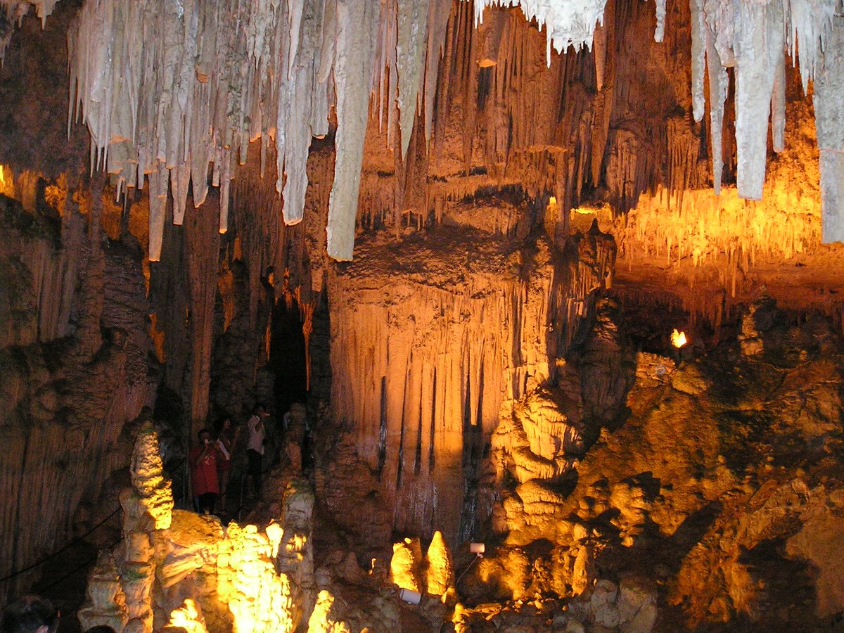 afewmilesmore's tweet photo. #Top4Inside caves:

↖ Dan yr Ogof, @BreconBeaconsNP, 🏴󠁧󠁢󠁷󠁬󠁳󠁿
↗ Gough’s Cave, Cheddar, 🏴󠁧󠁢󠁥󠁮󠁧󠁿
↙ Grotta di Nettuno, Sardinia, 🇮🇹
↘ Peristerias Stalactite Gorge, Peloponnese, 🇬🇷

for #Top4Theme, hosted by @CharlesMcCool, @Giselleinmotion, @perthtravelers, and @Touchse. https://t.co/iPGpV86p1t
