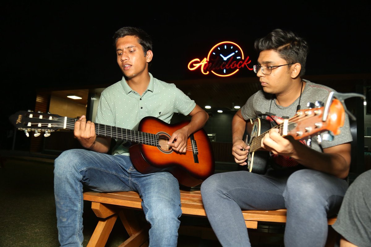 karnavati_uni's tweet photo. #KUisFUN 》Be it hanging out with friends at Anticlock, having an exciting gala night at the ground, or playing some friendly matches at the basketball court - at #KarnavatiUniversity you will never run out of options to have fun!

#LeadingPrivateUniversity #ugcourses #pgcourses https://t.co/CJ6jacff3y